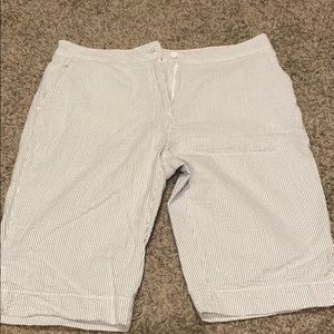 ⬇️🌻⭐️NWT Weatherproof blue/white pinstripe shorts